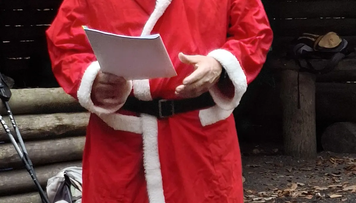 Während der Tour trafen die Wanderer auf den Nikolaus. | © DAV Ebingen