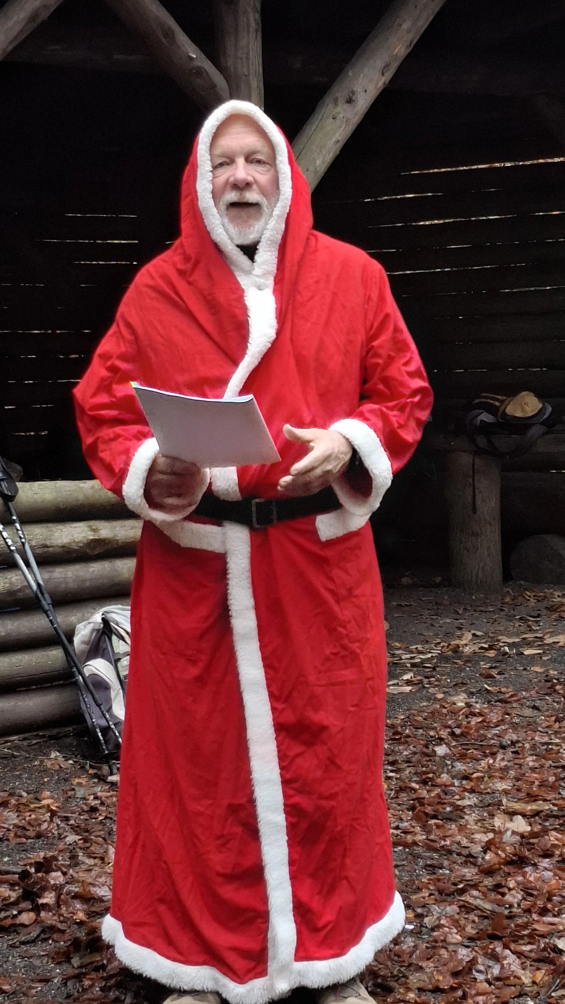 Während der Tour trafen die Wanderer auf den Nikolaus. | © DAV Ebingen