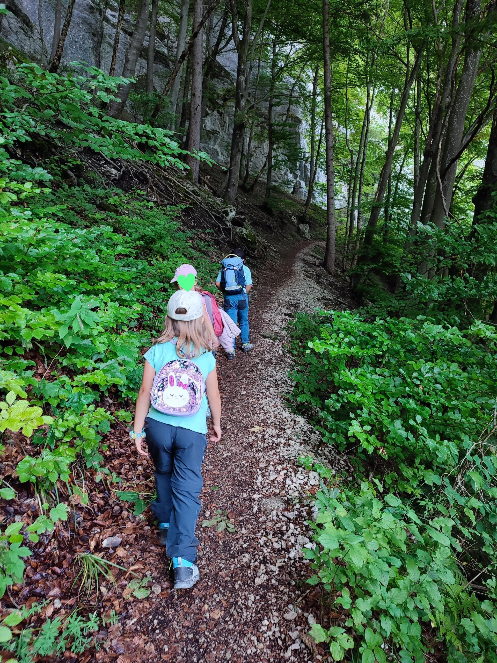 Die Kinder nutzten auch steile Pfade. | © DAV Ebingen