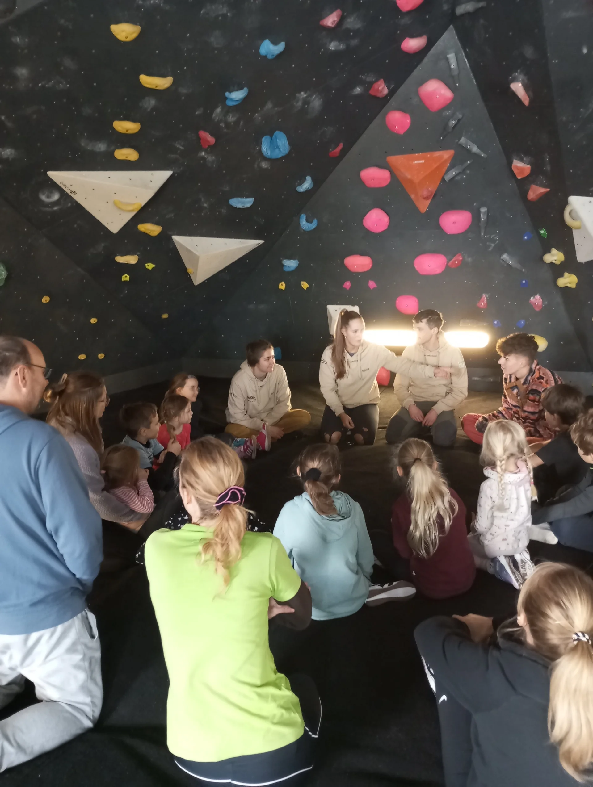 Im Gespräch mit den jDAV Mitgliedern | © DAV Ebingen