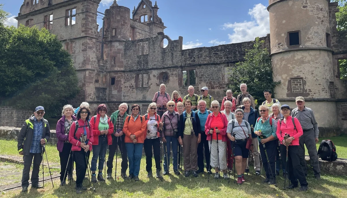 Die Wandergruppe vor der Ruine des Klosters Hirsau. | © DAV Ebingen