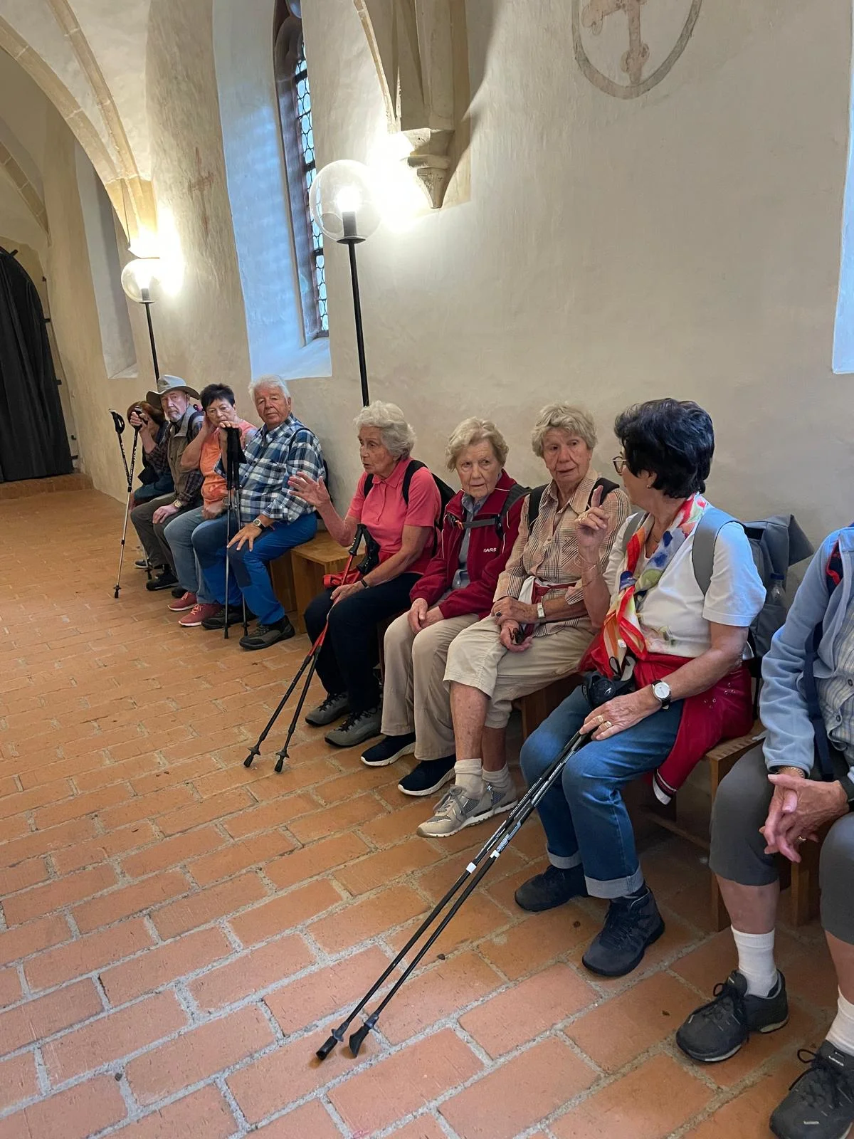 Die Wandergruppe während des Klosterbesichtigung. | © DAV Ebingen
