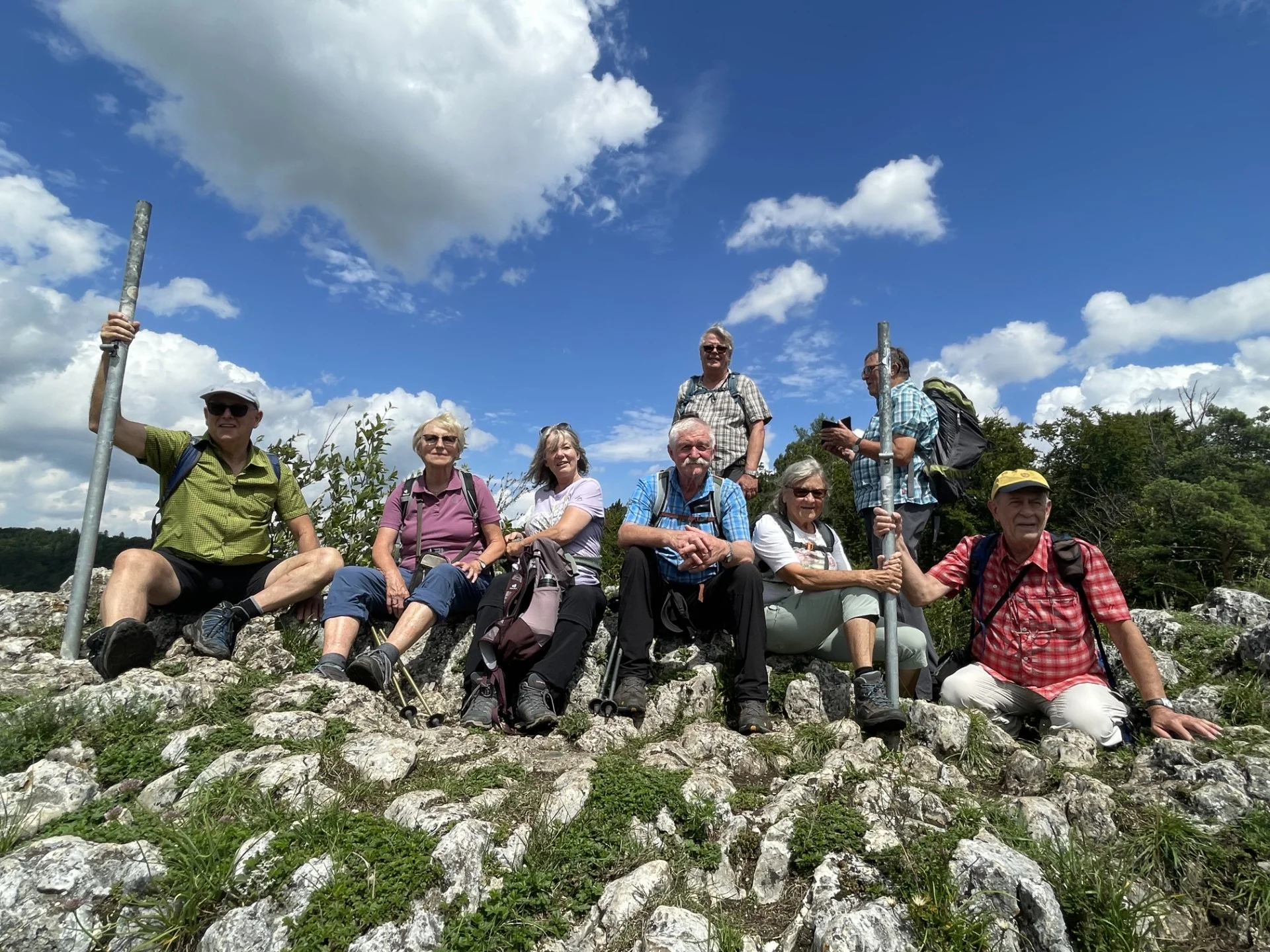 Ein Gruppenbild mit mehreren Teilnehmern während der Wanderung. | © DAV Ebingen