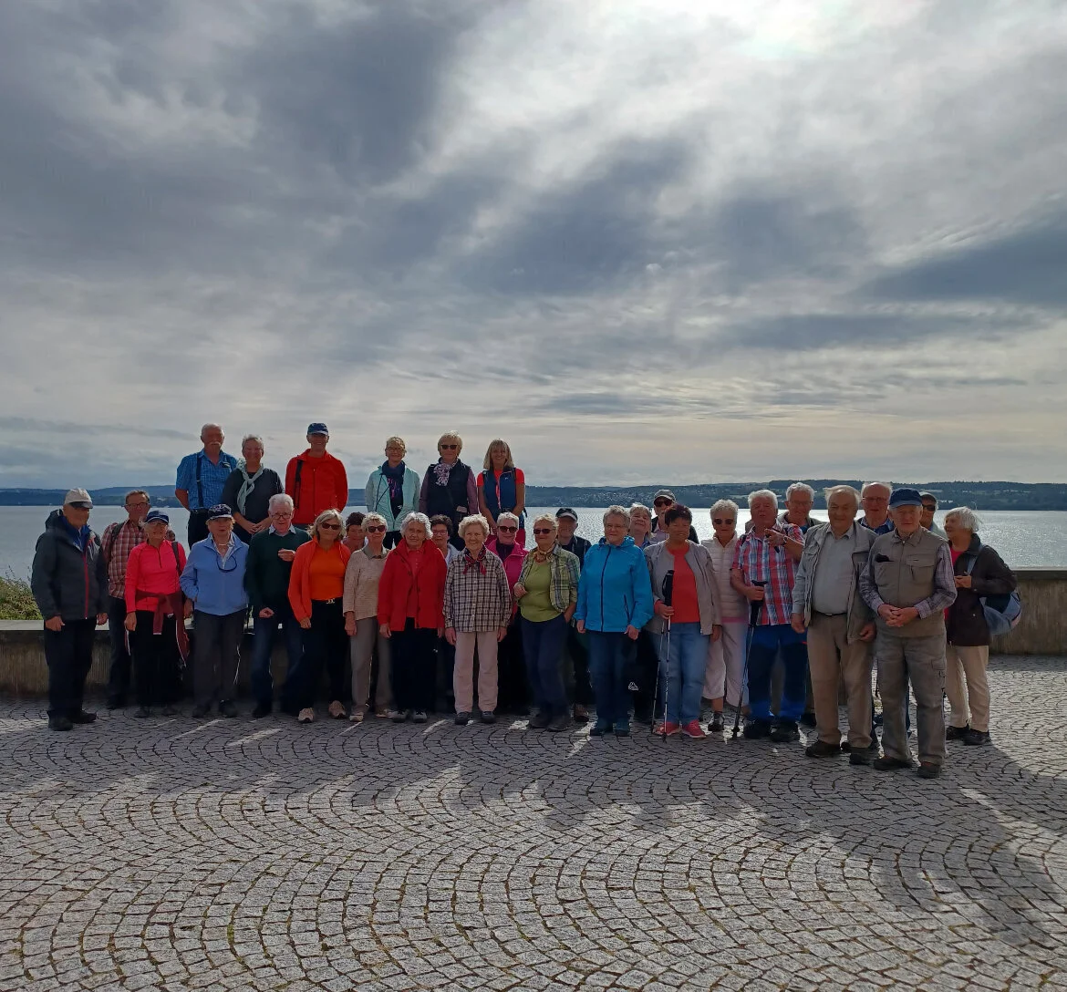 Eine Gruppbenbild der Wanderer auf dem Vorplatz der Klosterkirche Birnau. | © DAV Ebingen