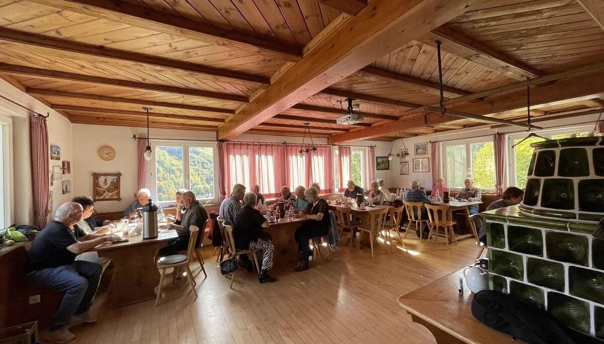 Bei Kaffee und Kuchen hatten sich die Senioren viel zu erzählen. | © DAV Ebingen