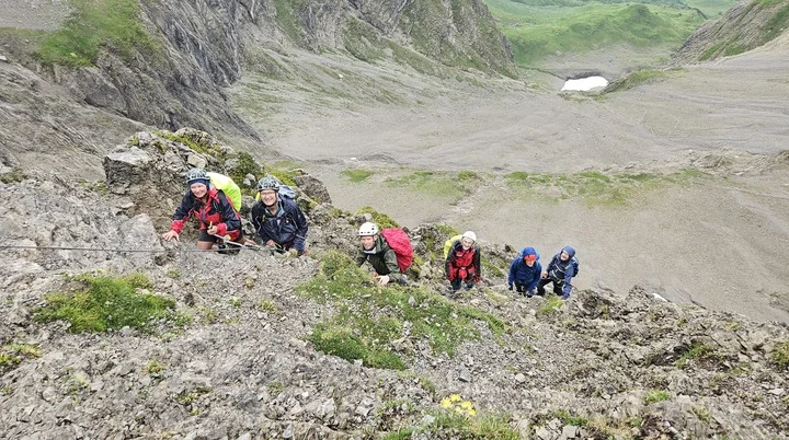 Die Wandergruppe beim Aufstieg zum Zitterklapfen. | © DAV Ebingen