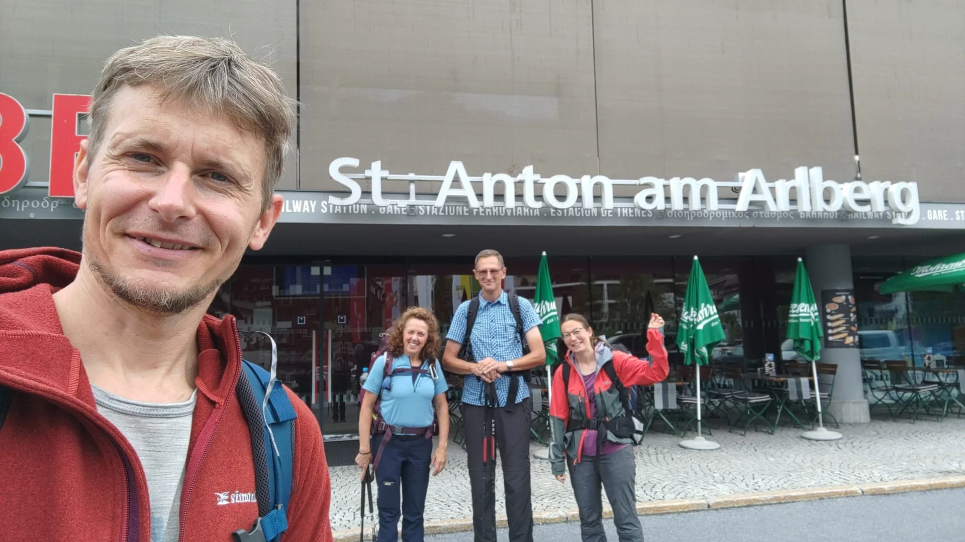 Die Teilnehmer vor dem Bahnhof in St. Anton. | © DAV Ebingen