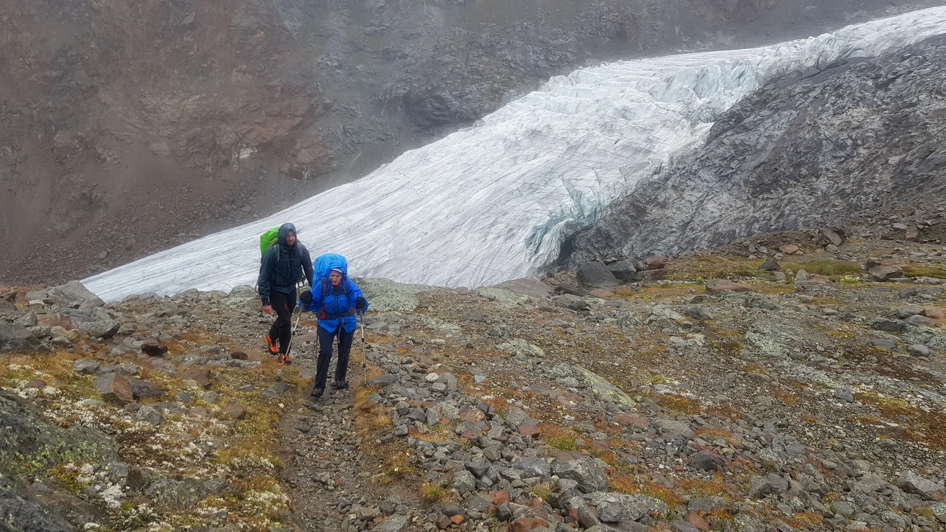 Zwei der Wanderer während dem Aufstieg zur Rauhekopfhütte. | © DAV Ebingen
