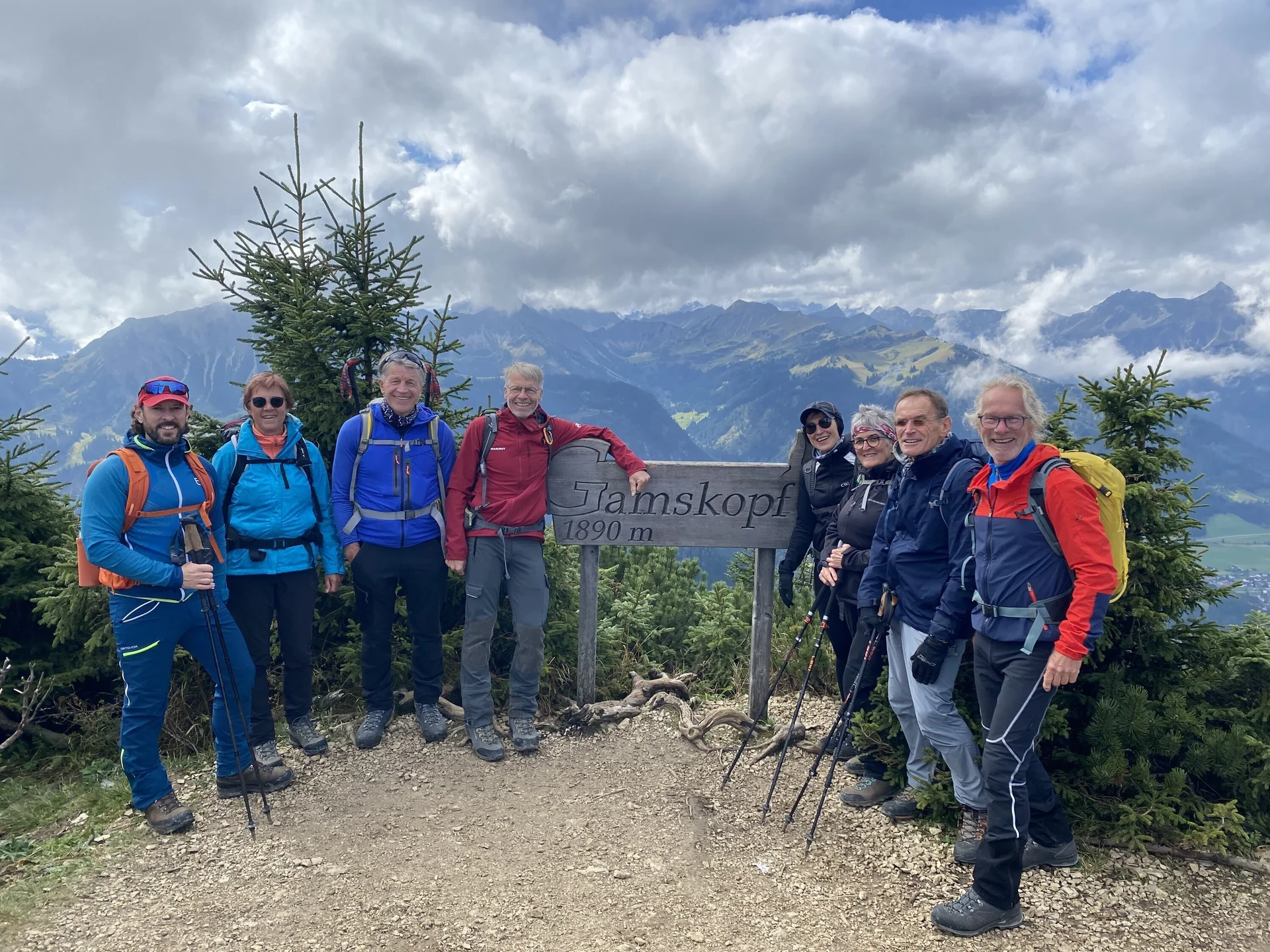 Ein Gruppenbild der Teilnehmer auf dem Gamskopf. | © DAV Ebingen