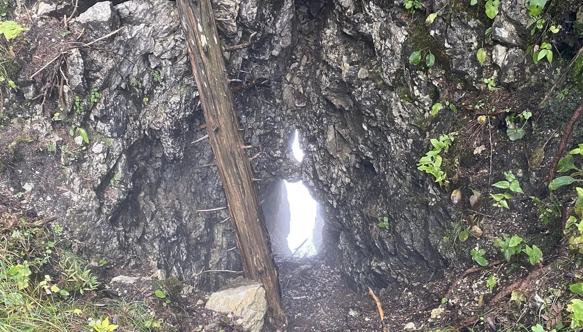 Ein "Felsenloch" während dem Aufstieg zum Brentenjoch. | © DAV Ebingen