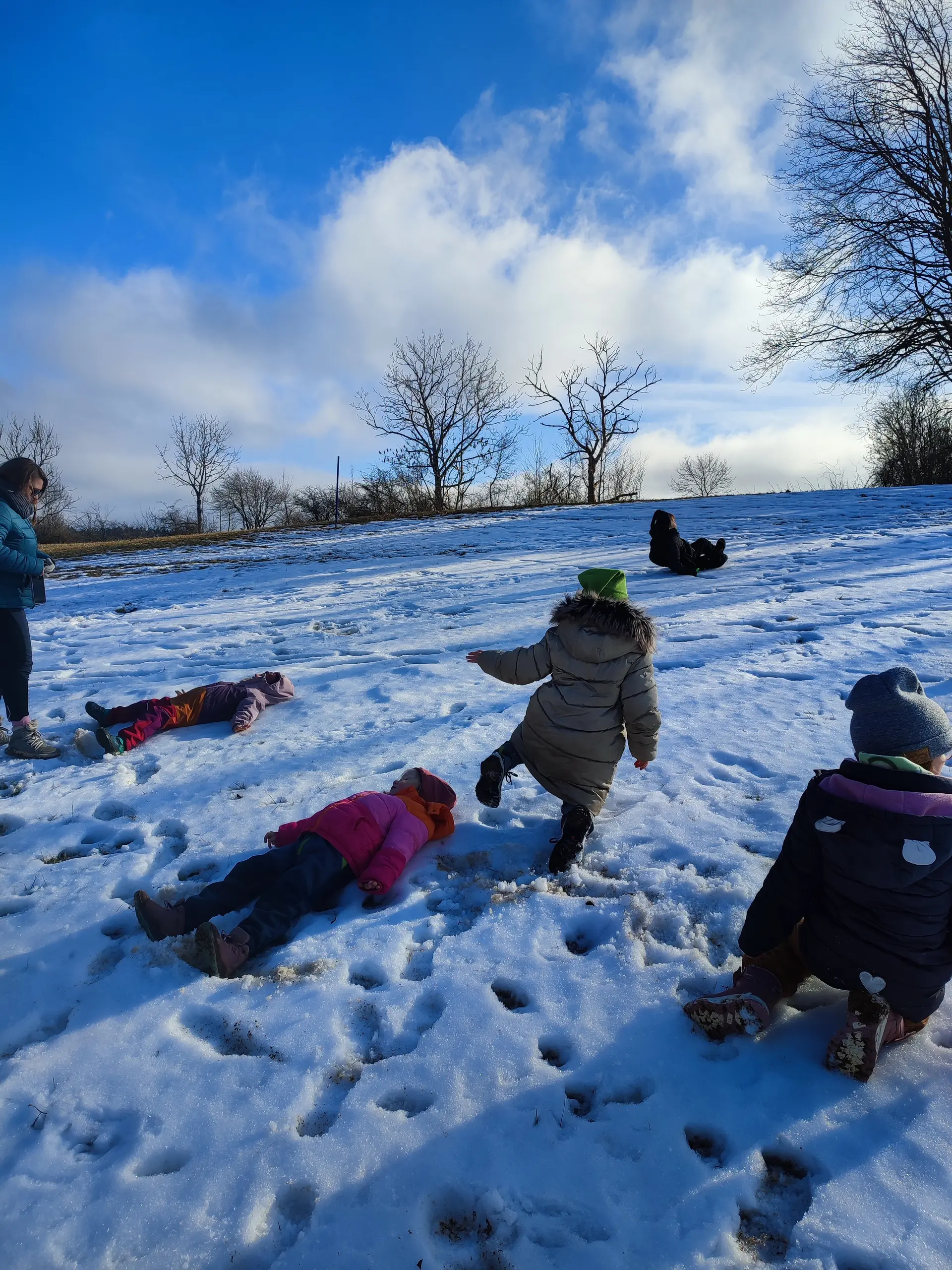Kinder beim winterlichen spielen. | © DAV Ebingen
