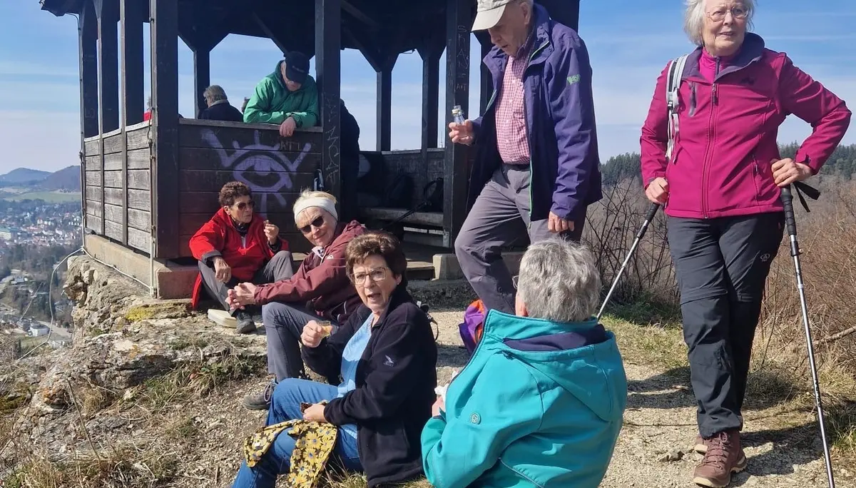 Wanderer an der Schleicher Hütte. | © DAV Ebingen