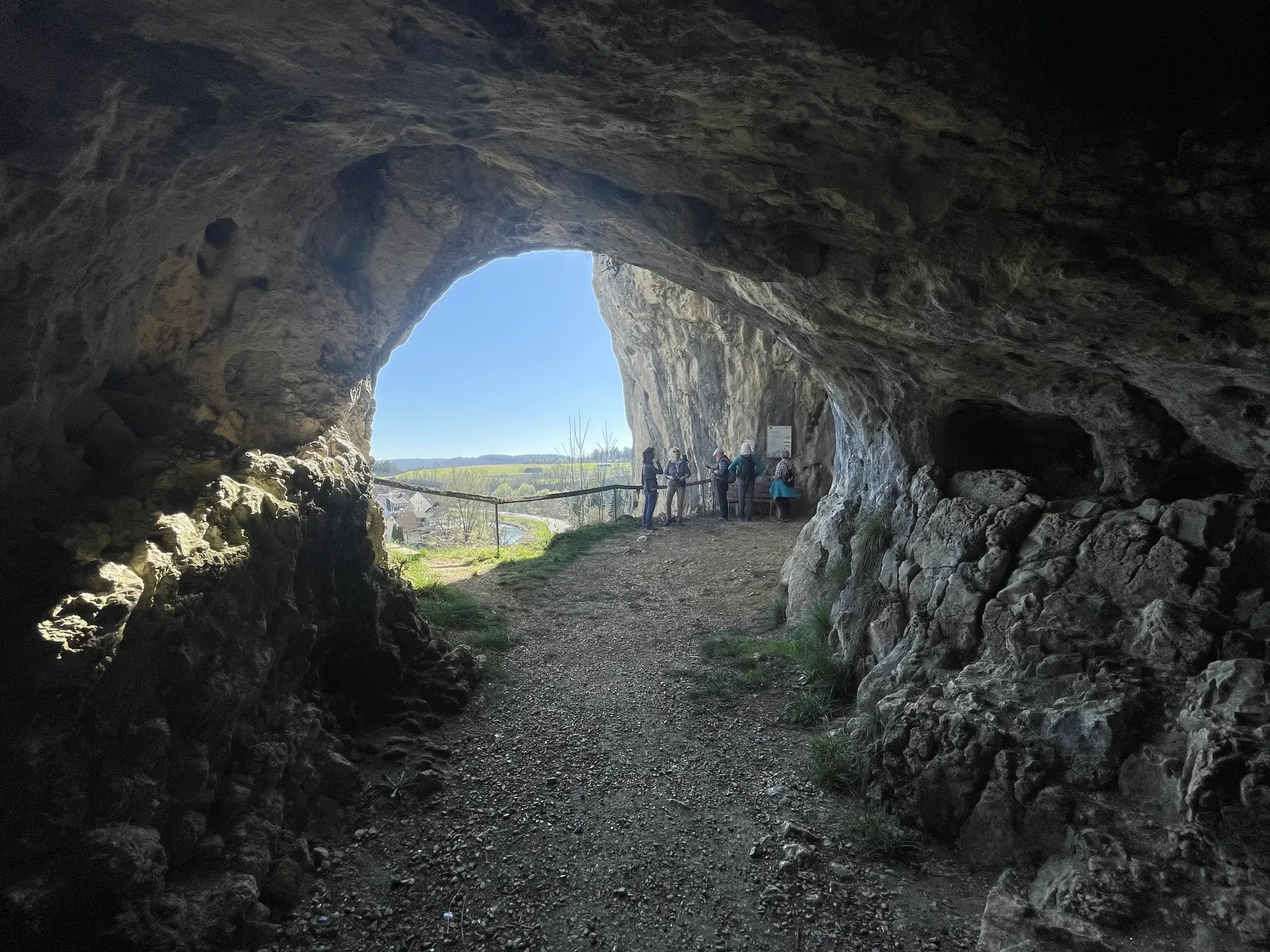 Die Gruppe in einer Höhle. | © DAV Ebingen