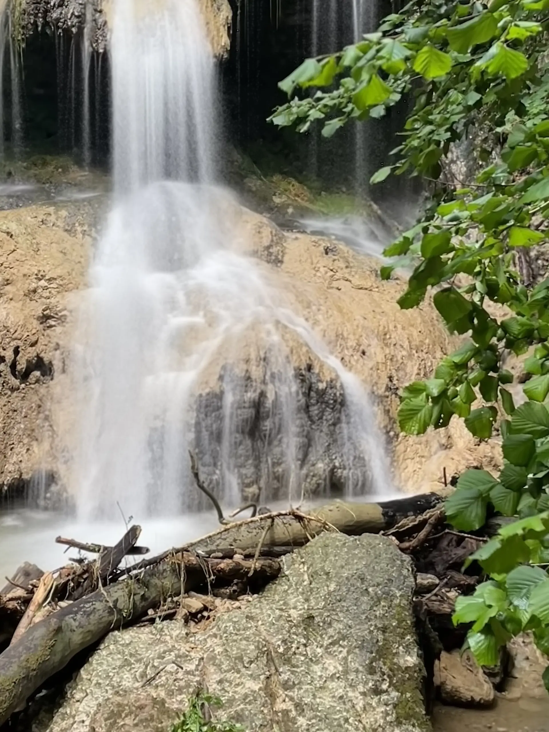Ein Wasserfall am Rand der Wanderstrecke. | © DAV Ebingen