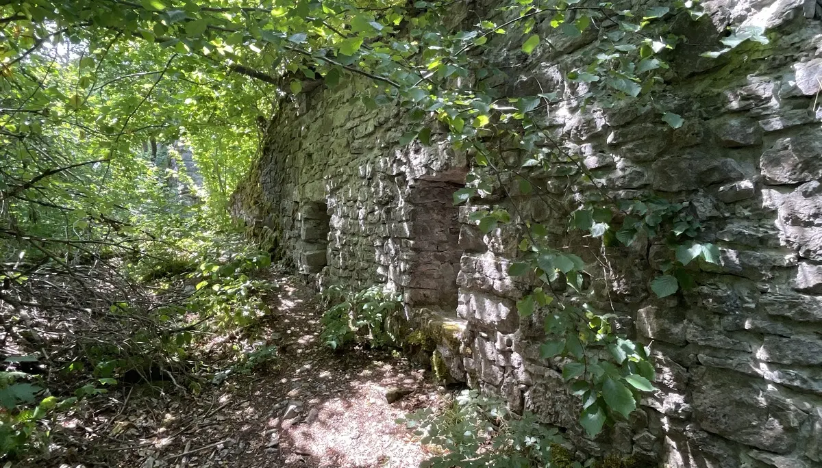Eine Ruine am Rand der Wanderstrecke. | © DAV Ebingen
