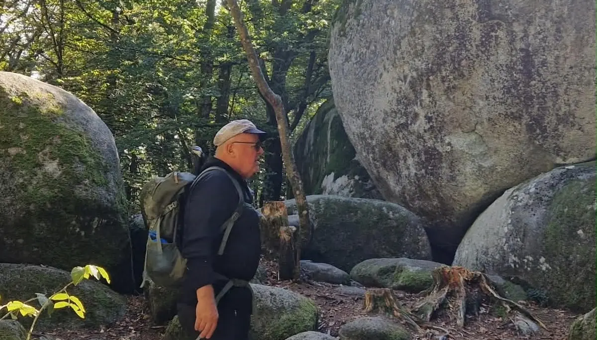 Ein Teilnehmer vor dem Solfelsen bei Rickenbach-Jungholz. | © DAV Ebingen