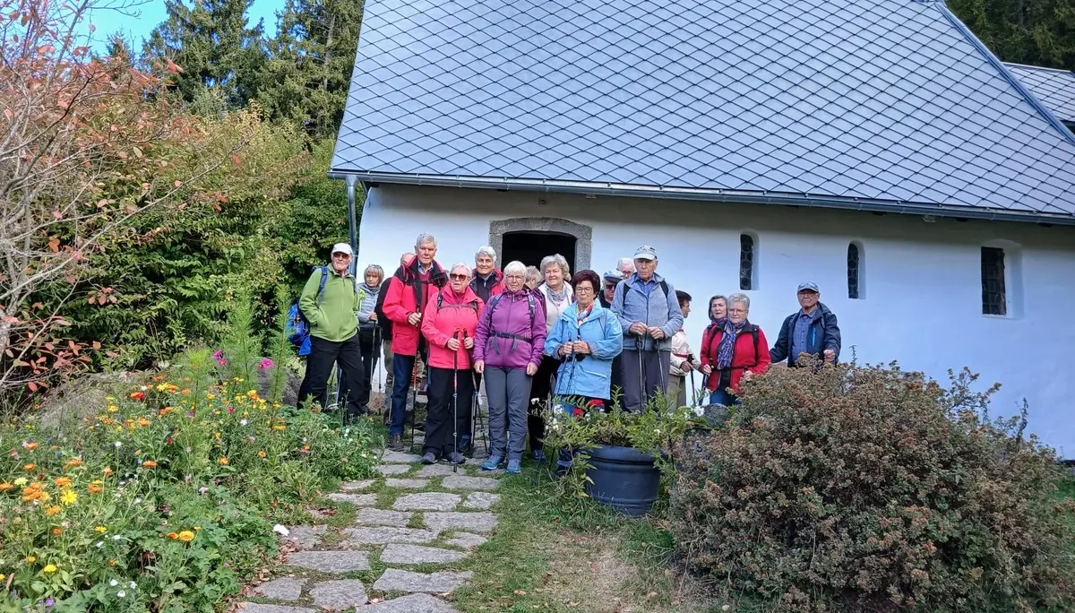 Teilnehmer vor der St. Martin's Kapelle bei Furtwangen. | © DAV Ebingen
