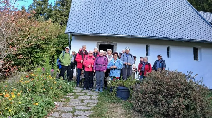 Teilnehmer vor der St. Martin's Kapelle bei Furtwangen. | © DAV Ebingen