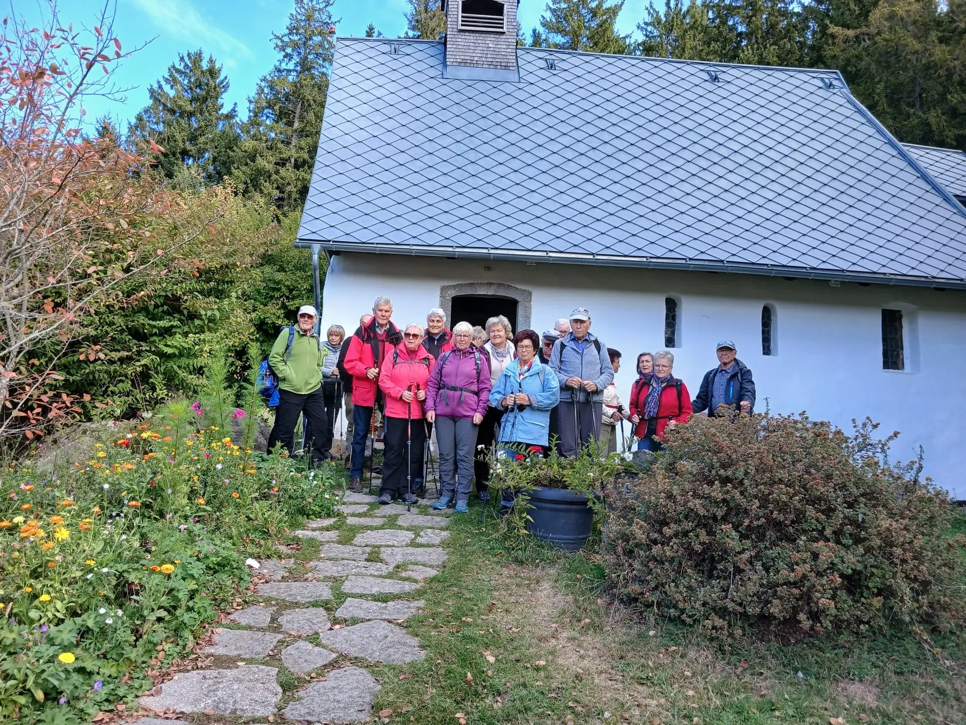 Teilnehmer vor der St. Martin's Kapelle bei Furtwangen. | © DAV Ebingen