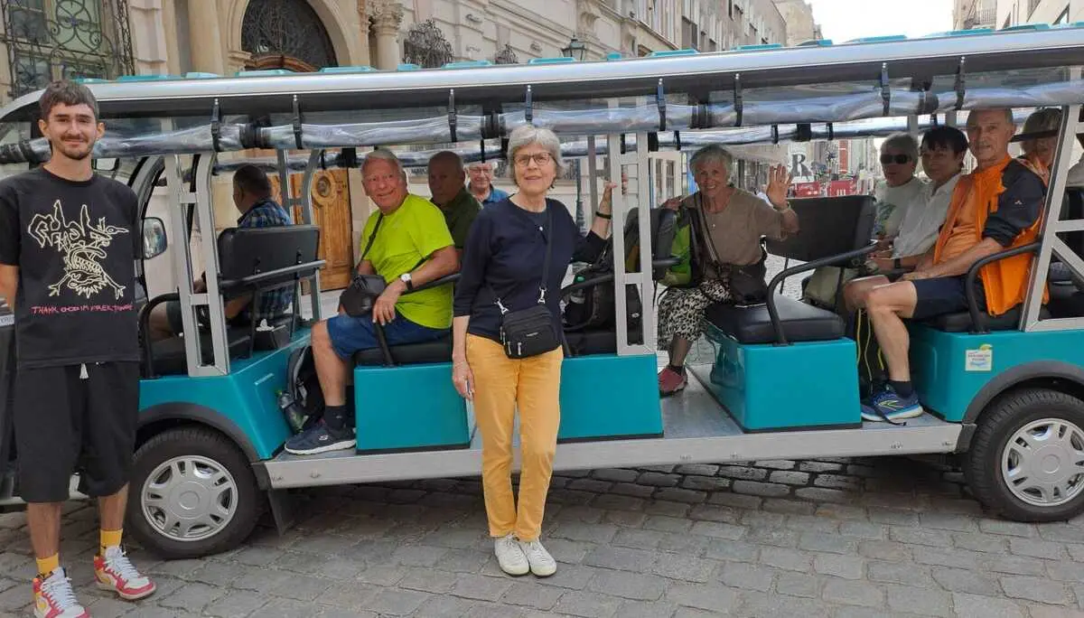 Die Gruppe während eine Stadtrundfahrt. | © DAV Ebingen