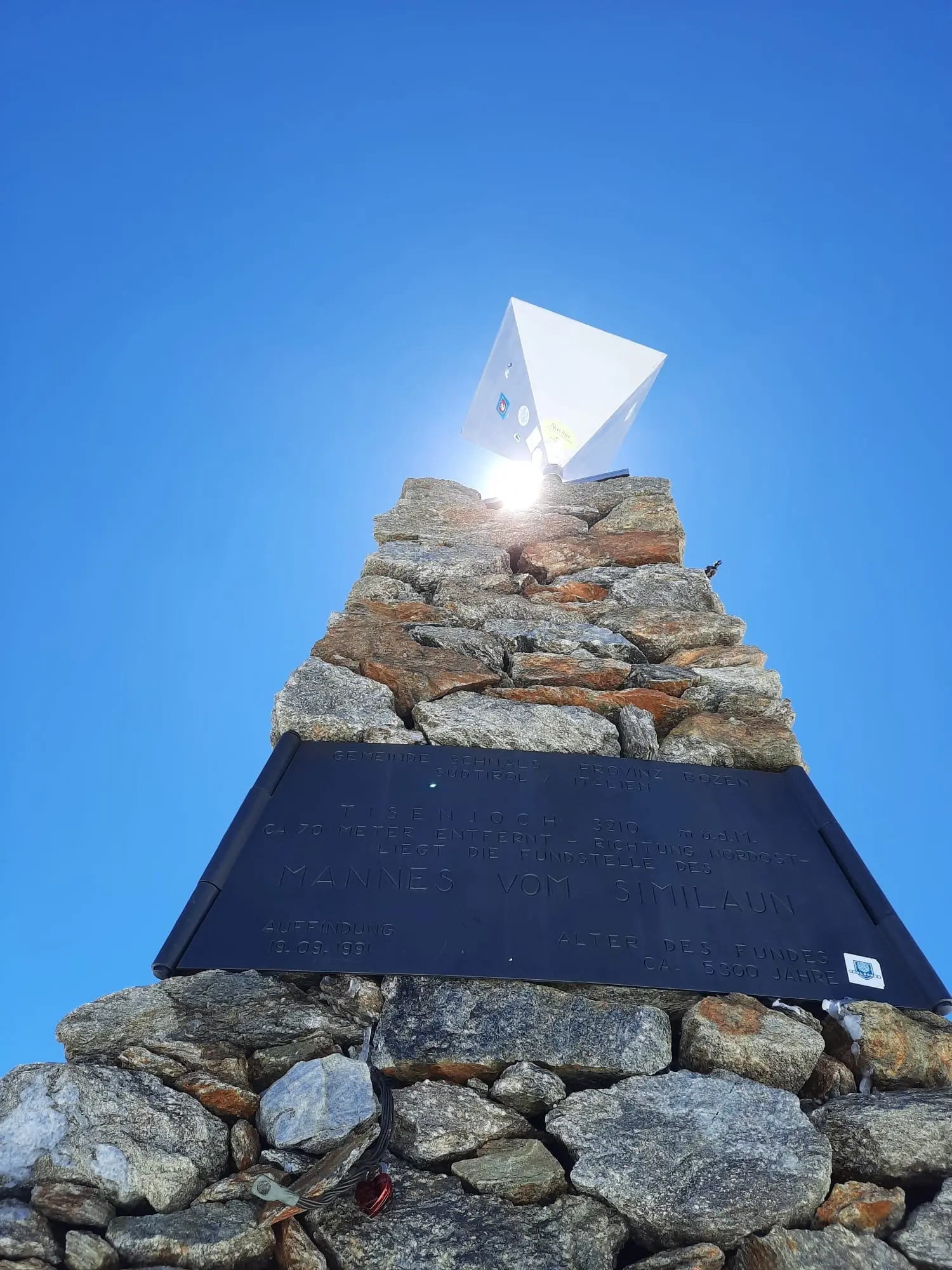 Das Ötzi-Denkmal am Tisenjoch. | © DAV Ebingen